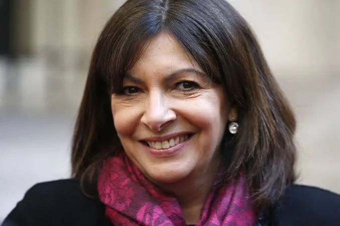 Paris Mayor Anne Hidalgo Plans Symbolic Swim in Seine Ahead of 2024 Olympics 1 Anne Hidalgo