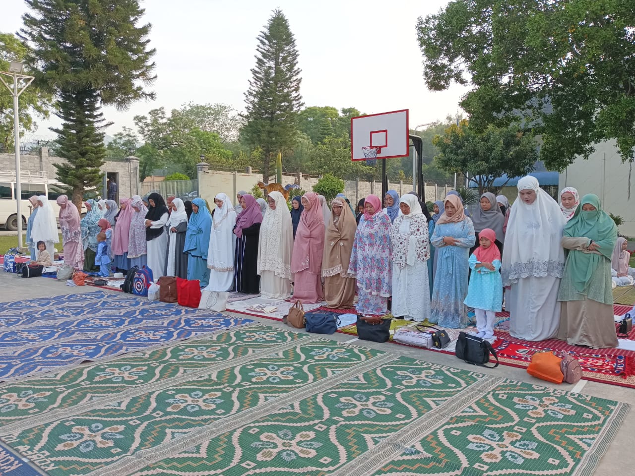 Eid Al-Fitr Celebrated, Hundreds of Indonesian Nationals Gathered at the Embassy's Compound