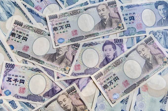 Japanese Yen Plummets to Lowest Levels Since 1990, Dollar Surges 1 Japanese Yen