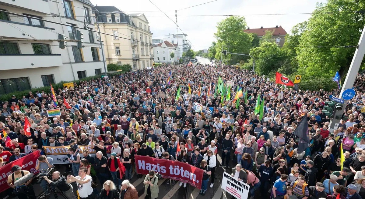 Thousands Rally Across Dresden and Berlin in Solidarity Against Right-Wing Extremism 1 Berlin