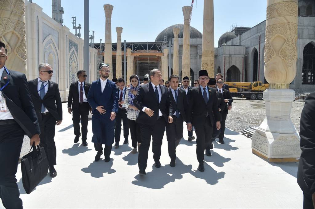 Malaysian Prime Minister Anwar Ibrahim Visits Imam Bukhari Complex in Samarkand 3 Anwar Ibrahim