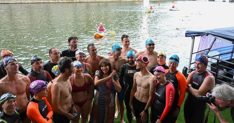 Paris Mayor Anne Hidalgo Swims in Seine to Promote Clean Water for Paris Olympics 1 Anne Hidalgo