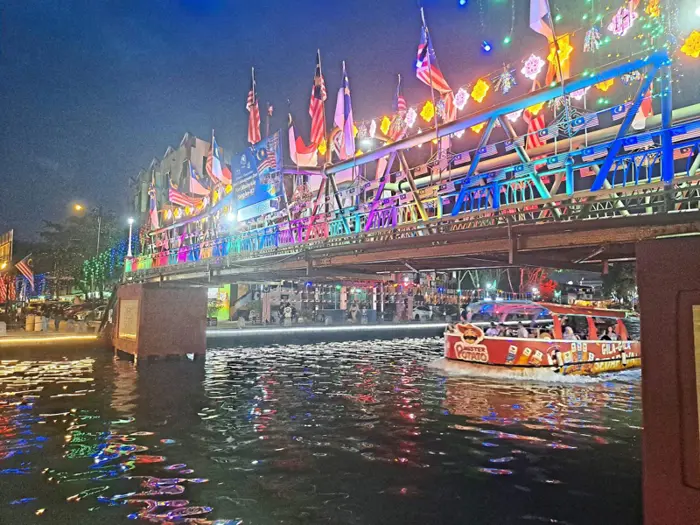 Melaka Prepares for National Day with Festive Decorations on Historic Bridges 1 Melaka