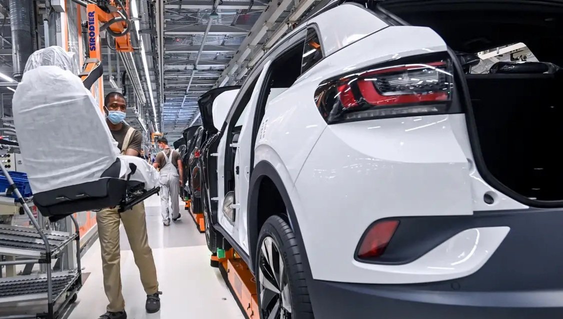 German Industrial Orders See Significant Rise in June, Boosted by Domestic Demand 1 German