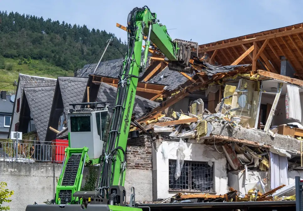 Further Investigation Required in Aftermath of Deadly Hotel Collapse in Western Germany 1 Germany