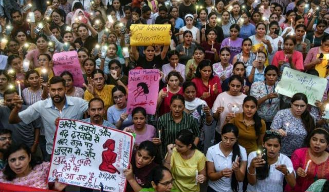 Indian Medical Professionals Stage 24-Hour Shutdown in Nationwide Protest Against Colleague's Murder 3 Indian Medical Professionals