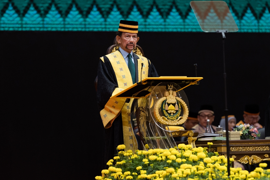 Sultan of Brunei Calls for Enhanced Recruitment of Academic Staff and Lifelong Learning at UTB Convocation 6 Brunei