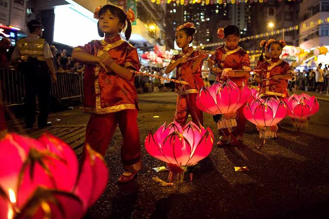 China Handles Over 215 Million Passenger Trips on First Day of Mid-Autumn Festival Holiday 1 Mid-Autumn Festival Holiday