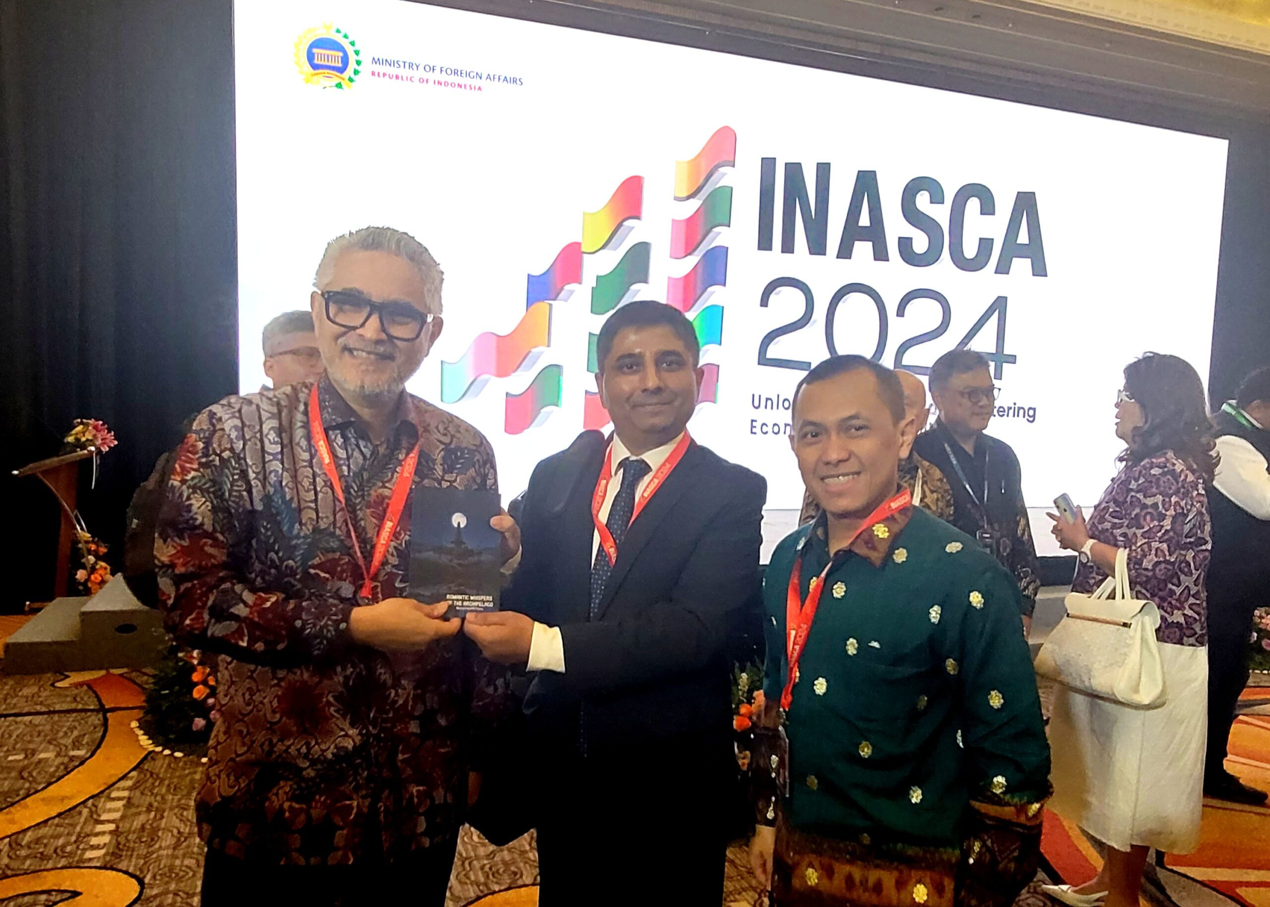 Muhammad Ali Pasha Honors Indonesian Culture with Poetic Masterpiece, Presented to Director General Abdul Kadir Jailani 8 Muhammad Ali Pasha Honors Indonesian Culture with Poetic Masterpiece, Presented to Director General Abdul Kadir Jailani