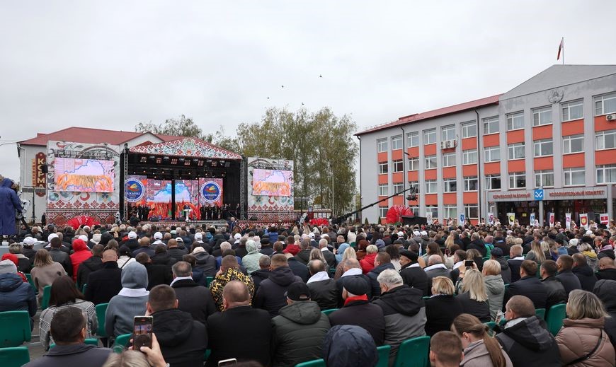 Belarusian President Honors Farmers at Dazhynki 2024 Harvest Festival in Korma 1 Belarusian President