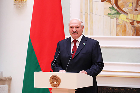 Lukashenko Congratulates Educators on Teacher's Day 1 Lukashenko