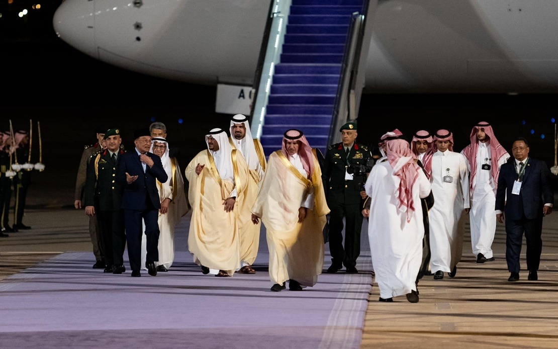 Prime Minister Anwar Ibrahim Arrives in Riyadh to Attend Arab-Islamic Summit 1 Anwar