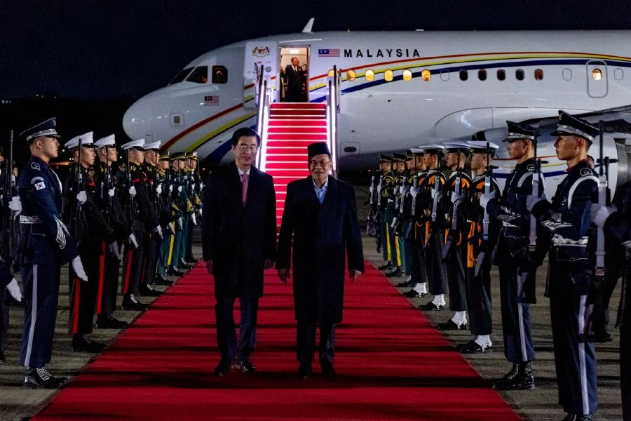 Malaysian Prime Minister Anwar Ibrahim Arrives in South Korea 1 Anwar