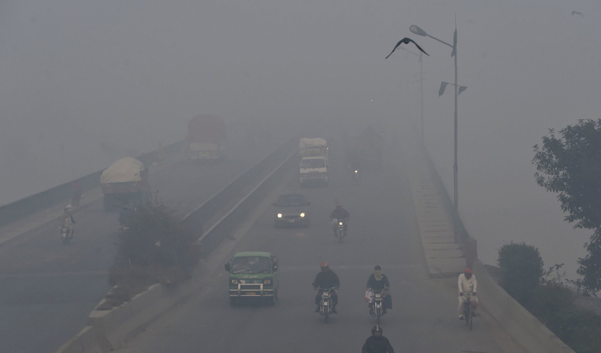 Punjab Authorities Grapple with Alarming Smog Levels as Lahore Tops Global Pollution Index 1 Lahore