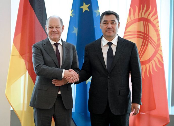 Kyrgyz President Sadyr Zhaparov Holds Bilateral Talks with German Chancellor Olaf Scholz 6 Zhaparov