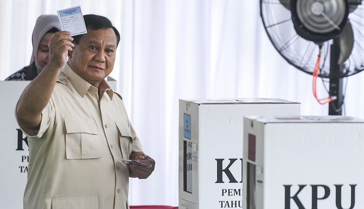 Indonesian President and Vice President Cast Votes in Regional Elections 1 Votes