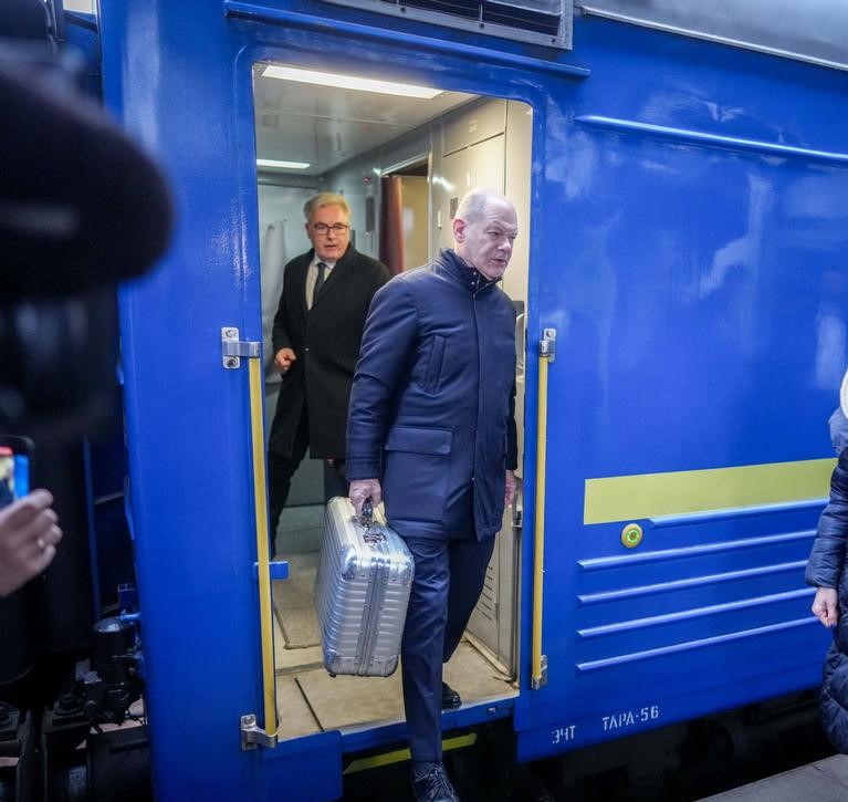 German Chancellor Olaf Scholz Makes Surprise Visit to Kyiv, Reaffirms Support for Ukraine 6 Kyiv