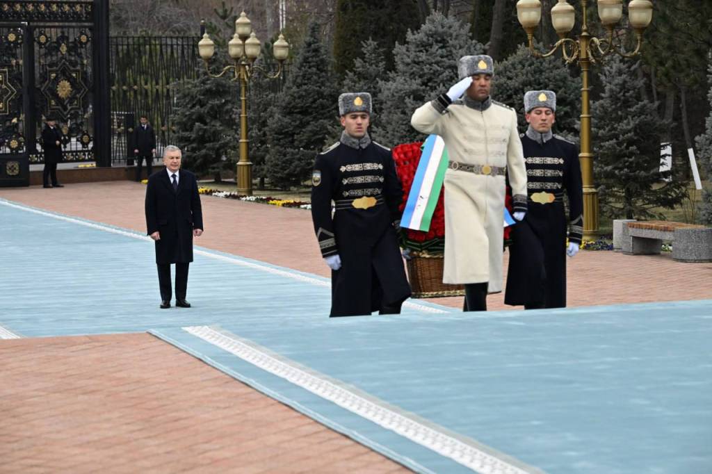 Uzbekistan's President Shavkat Mirziyoyev Pays Tribute to Islam Karimov on His Birth Anniversary