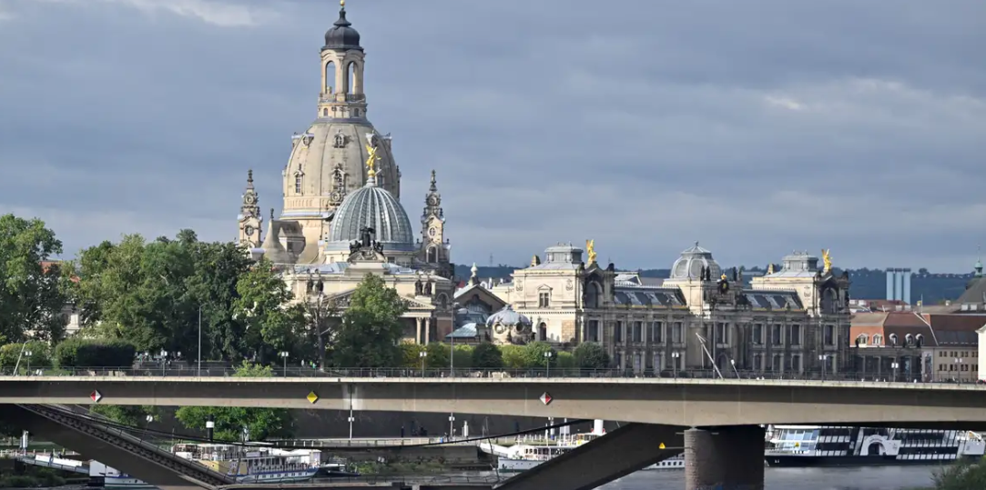 World War II Bomb Discovered Near Carola Bridge in Dresden, 10,000 Evacuated 1 World War II Bomb