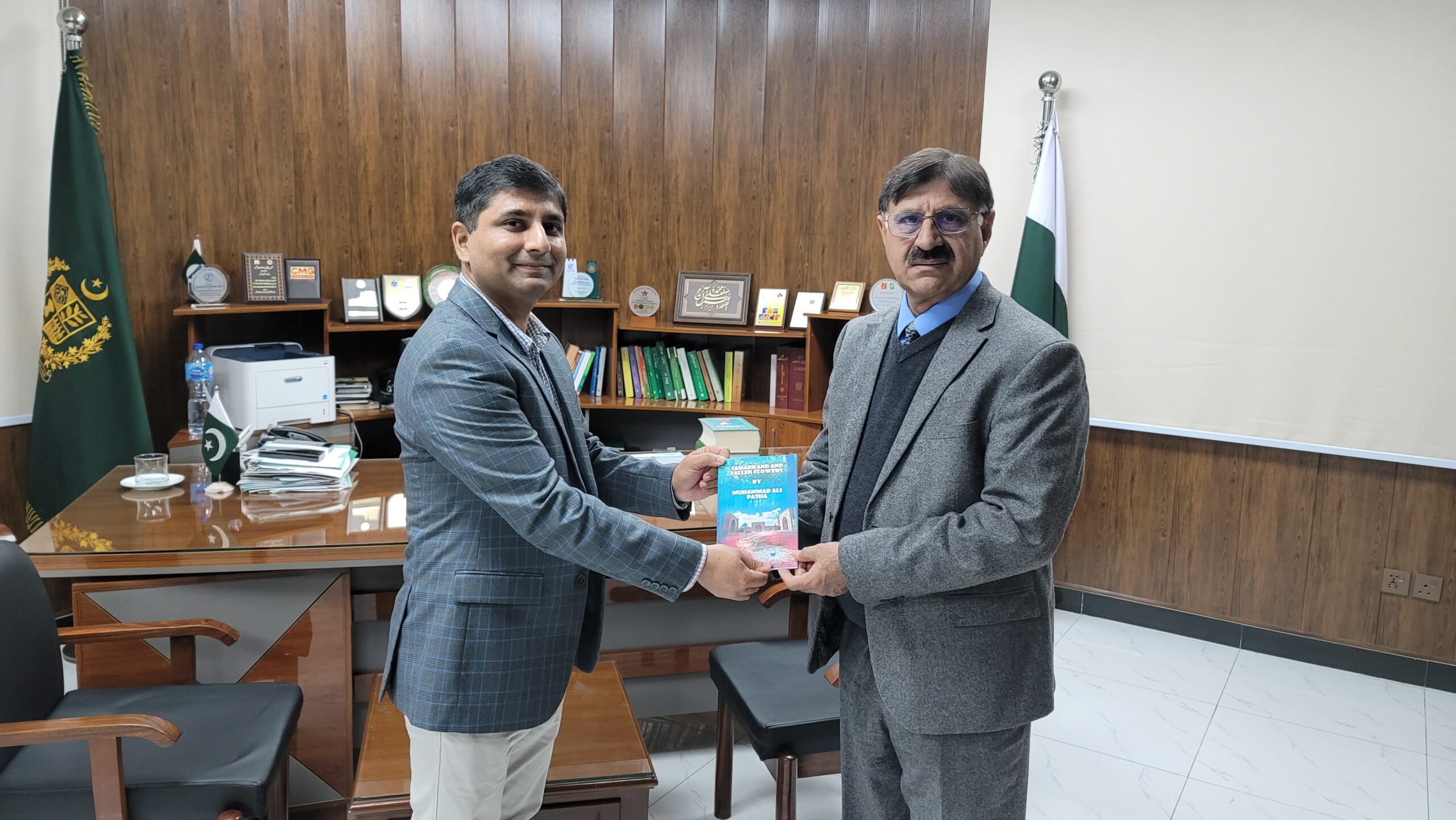 Mr. Muhammad Ali Pasha Presents Poetry Collection "Samarkand and Fallen Flowers" to NLPD Director General During Visit 1 Samarkand and Fallen Flowers
