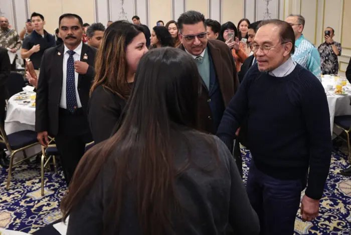 Prime Minister Anwar Ibrahim Meets Malaysian Diaspora in Belgium 3 Belgium