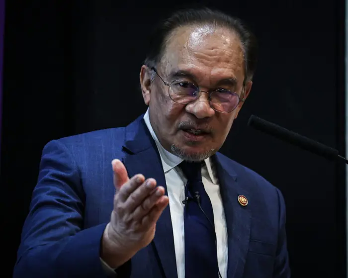 PM Anwar Urges Youth to Combat Corruption, Racism, and Extremism 1 Anwar