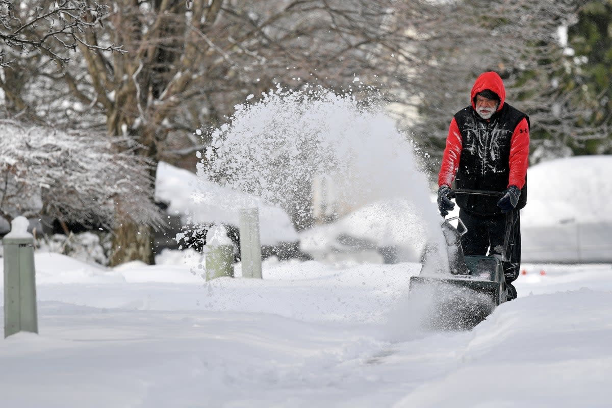 Deadly Winter Storm Disrupts U.S., Causes Widespread Power Outages and Travel Chaos 6 Storm