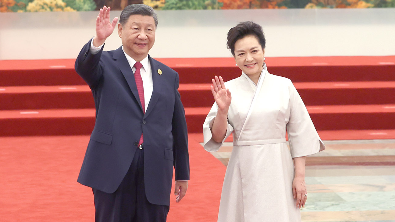 Chinese President Xi Jinping and Wife Extend New Year Wishes to U.S. Teachers and Students 1 Chinese