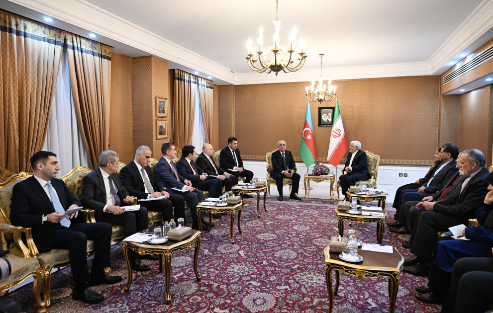 Azerbaijani Prime Minister Ali Asadov Holds High-Level Talks in Tehran