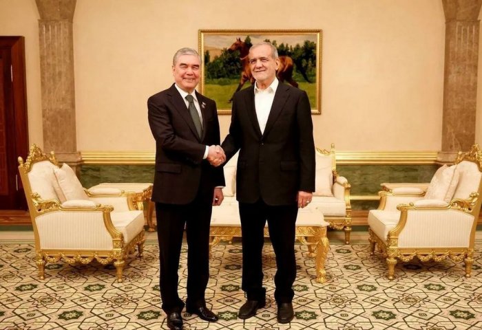 Gurbanguly Berdimuhamedov Invites Iranian President Pezeshkian to International Peace Forum in Ashgabat