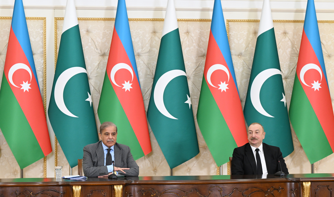 President Ilham Aliyev and Prime Minister Muhammad Shehbaz Sharif Hold Joint Press Conference Following Bilateral Talks