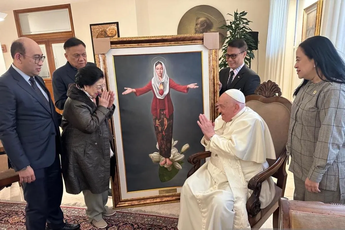 Megawati Soekarnoputri Discusses Global Warming with Pope Francis at Vatican 1 Megawati Soekarnoputri Discusses Global Warming with Pope Francis at Vatican