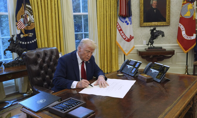 Trump Signs Executive Order to Freeze Federal Employees' Government Credit Cards