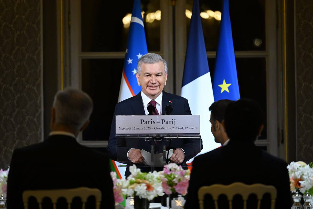 Macron Hosts State Reception for President Mirziyoyev at Élysée Palace