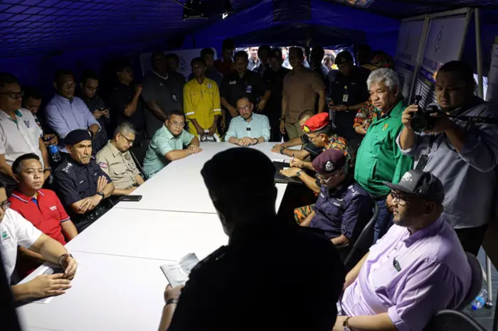 Prime Minister Anwar Ibrahim Visits Site of Gas Inferno in Putra Heights 3 Putra Heights