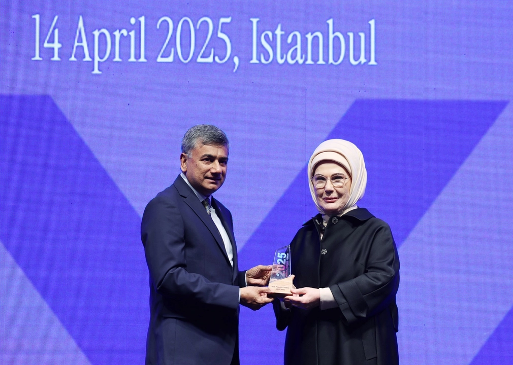 Emine Erdoğan Honored with ‘Best Global Female Leader’ Award at Global Donors Forum in Istanbul 1 Emine Erdoğan Honored with ‘Best Global Female Leader’ Award at Global Donors Forum in Istanbul