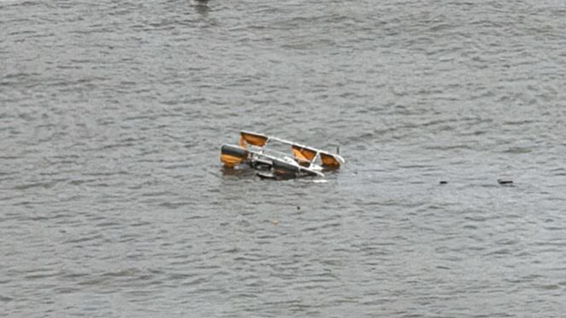 Helicopter Crashes into Hudson River, Killing Six in Midair Breakup 1 Helicopter Crashes into Hudson River, Killing Six in Midair Breakup