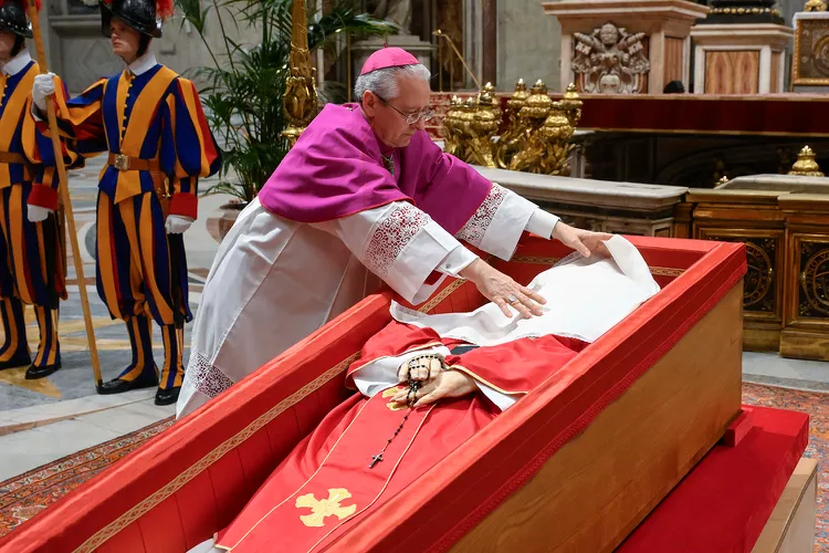 Pope Francis Coffin Sealed in Private Ceremony Ahead of Funeral Mass 2 Pope Francis Coffin Sealed in Private Ceremony Ahead of Funeral Mass