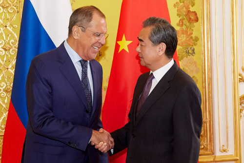 Chinese, Russian Foreign Ministers Hold Talks in Rio de Janeiro