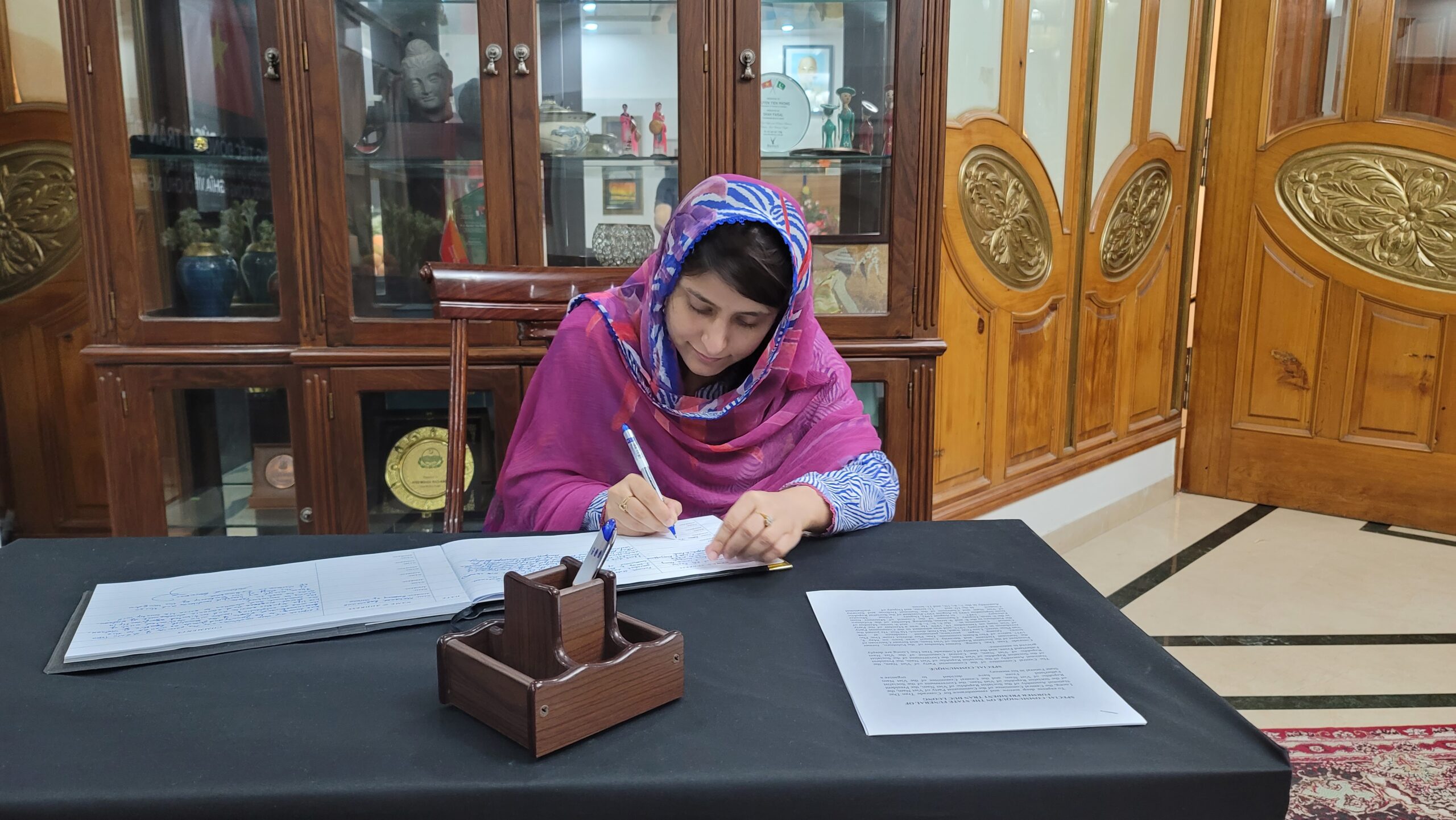 Ms. Fatima Tuz Zehra, Editor-in-Chief of The Gulf Observer Visits Vietnam Embassy to Offer Condolences on Passing of Former President Tran Duc Luong 1 Ms. Fatima Tuz Zehra, Editor-in-Chief of The Gulf Observer Visits Vietnam Embassy to Offer Condolences on Passing of Former President Tran Duc Luong