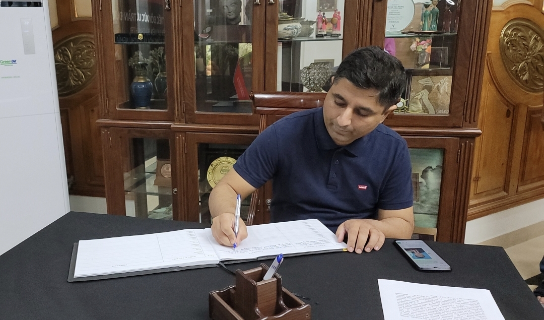 Renowned Expert Mr. Muhammad Ali Pasha Visits Vietnam Embassy to Offer Condolences on Passing of Former President Tran Duc Luong 1 Renowned Expert Mr. Muhammad Ali Pasha Visits Vietnam Embassy to Offer Condolences on Passing of Former President Tran Duc Luong