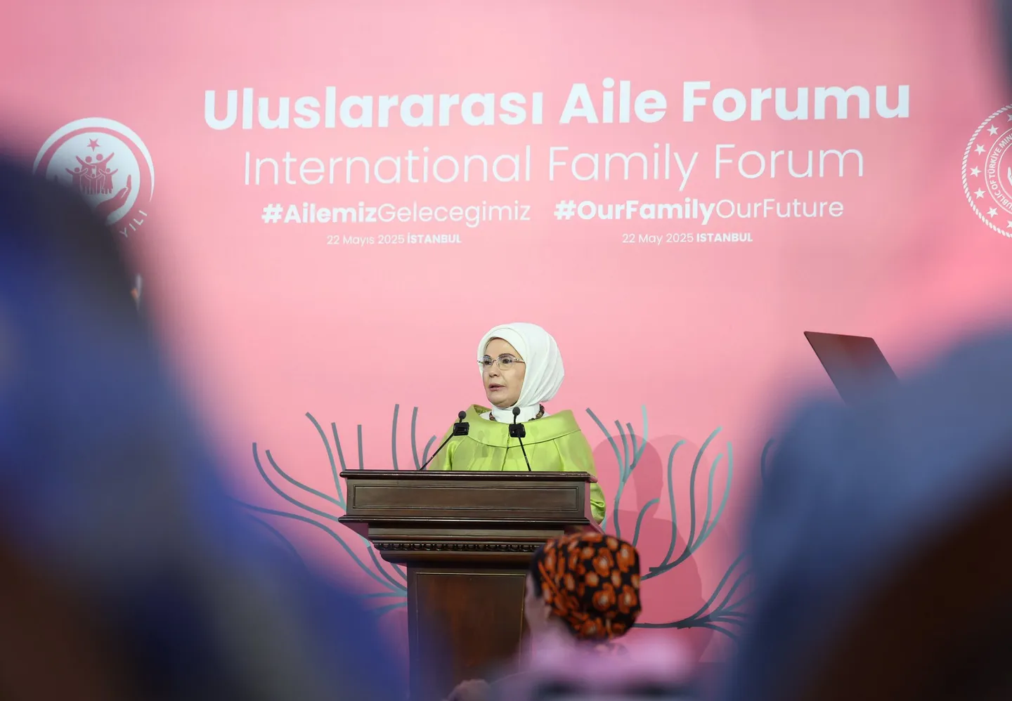 Emine Erdoğan Calls for Global Unity to Safeguard Families at International Forum in Istanbul