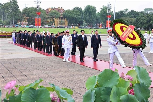 Vietnamese Leaders Pay Tribute to President Hồ Chí Minh on His 135th Birthday