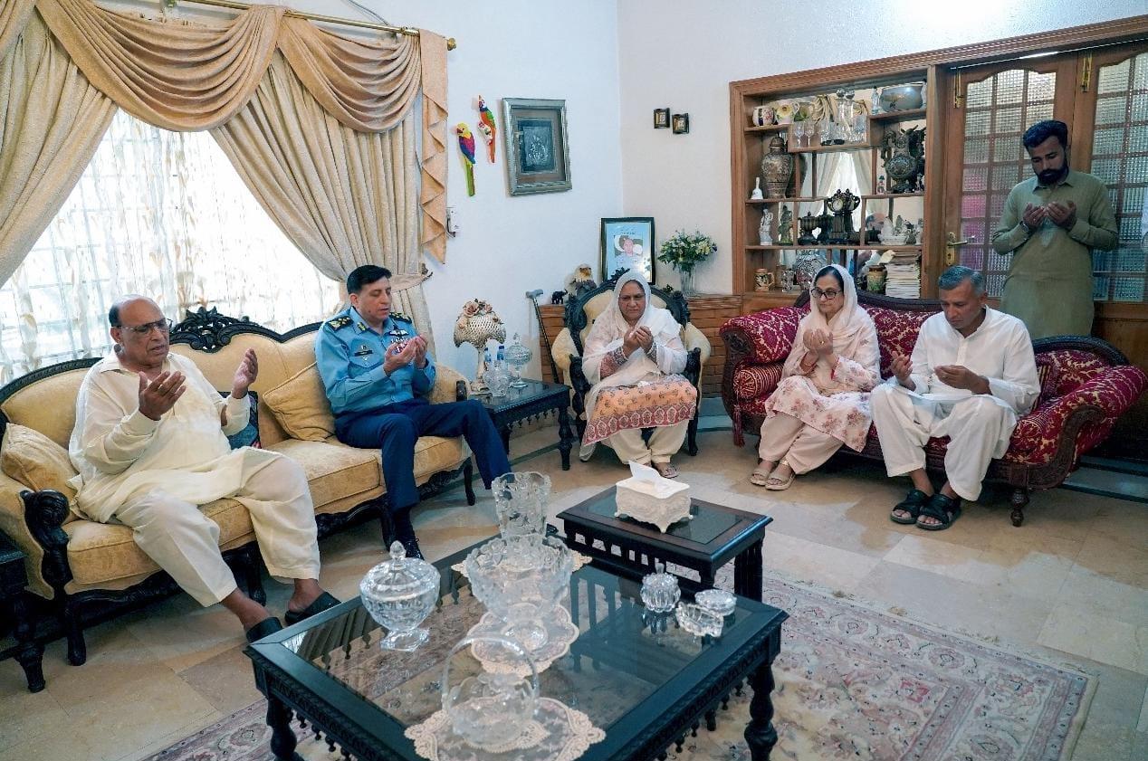 Air Chief Pays Tribute to Martyred Squadron Leader and Visits Injured Personnel in Rawalpindi 1 Air Chief Marshal Pays Tribute to Martyred Squadron Leader and Visits Injured Personnel in Rawalpindi
