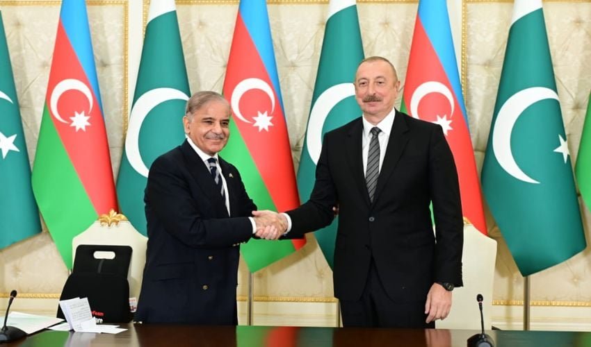 Pakistani PM Briefs President Aliyev on Regional Ceasefire, Thanks Azerbaijan for Support and Solidarity 8 Pakistani PM Briefs President Aliyev on Regional Ceasefire, Thanks Azerbaijan for Support and Solidarity