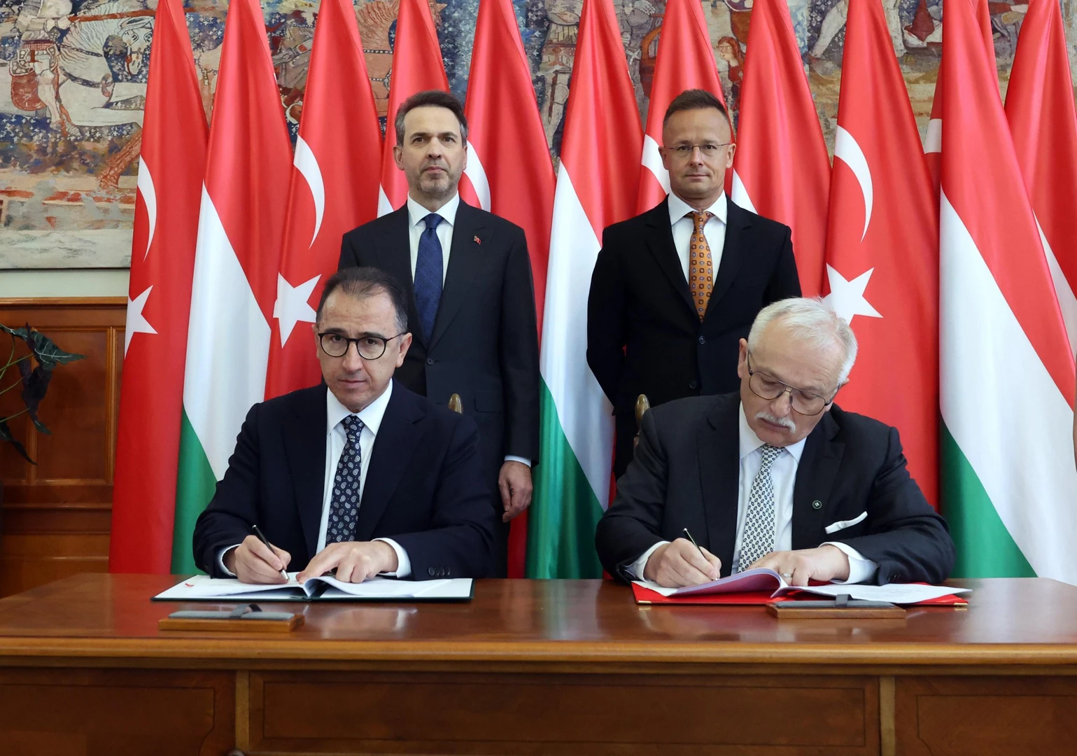 Türkiye and Hungary Sign Landmark Deal for Joint Oil and Gas Exploration 1 Türkiye and Hungary Sign Landmark Deal for Joint Oil and Gas Exploration