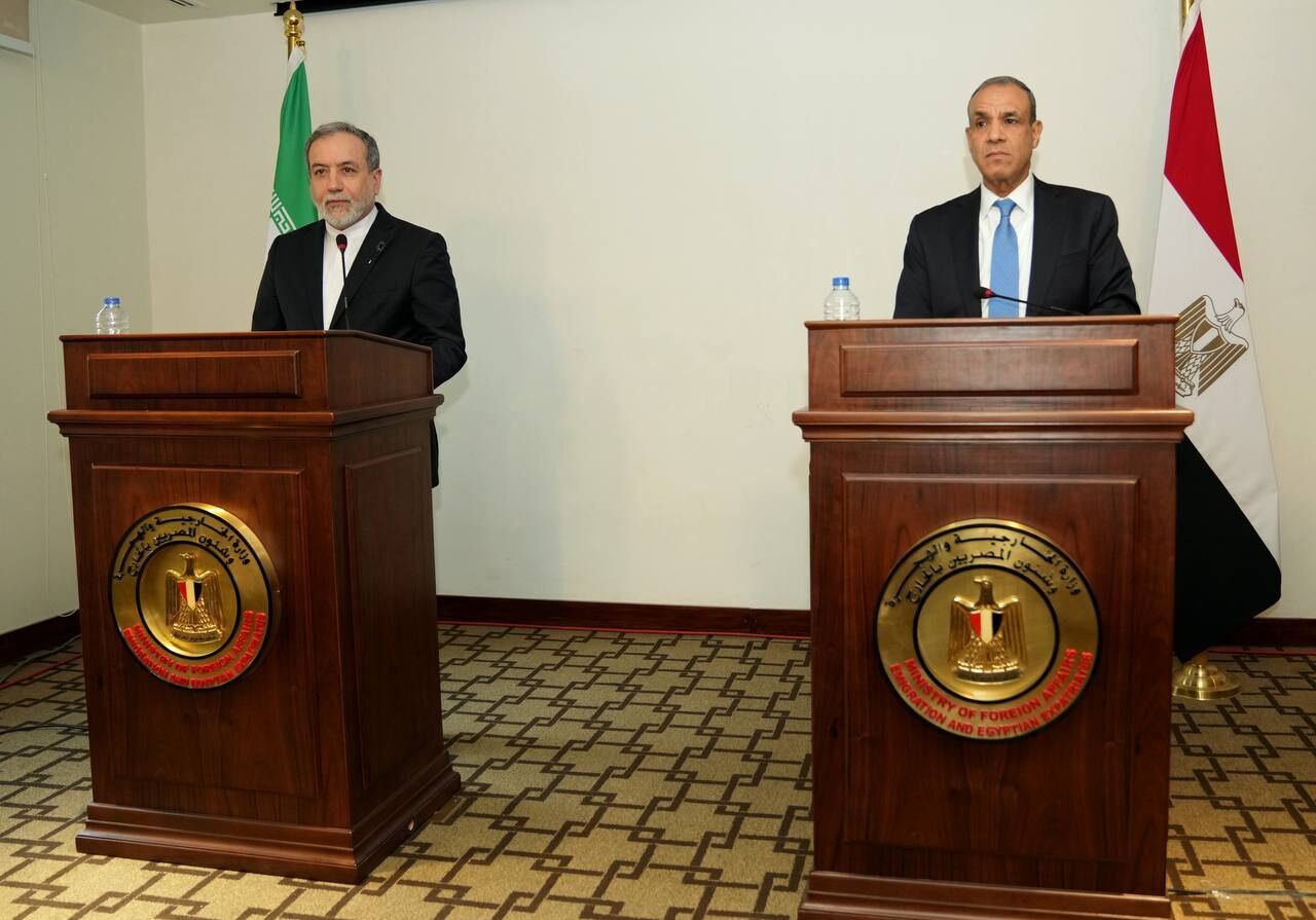 Iranian, Egyptian Foreign Ministers Discuss Expanding Ties and Regional Cooperation