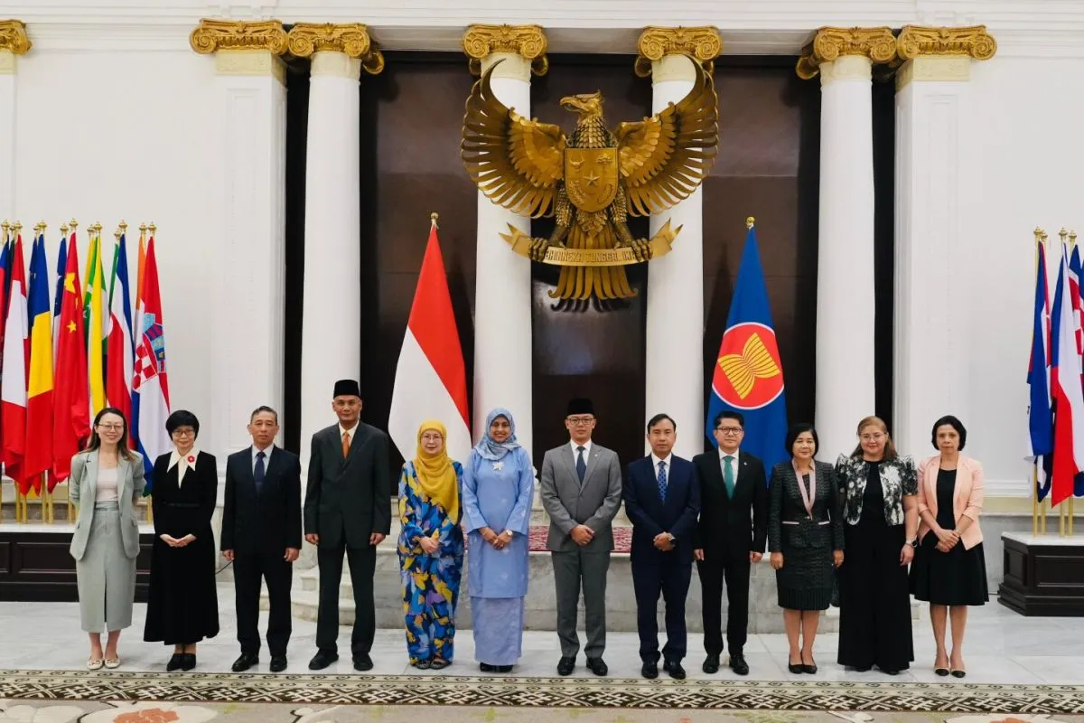 Sugiono, ASEAN CPR, and Timor-Leste Envoy Discuss Implementation of ASEAN Community Vision 2045 8 Sugiono, ASEAN CPR, and Timor-Leste Envoy Discuss Implementation of ASEAN Community Vision 2045