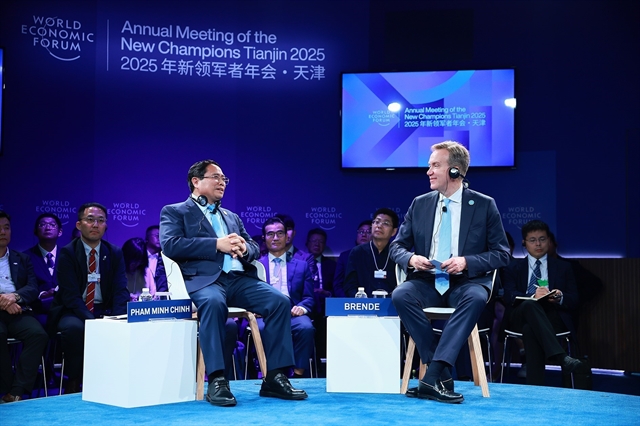 Vietnam PM Highlights Vietnam’s Strategy for Sustainable Growth at WEF Policy Dialogue in Tianjin