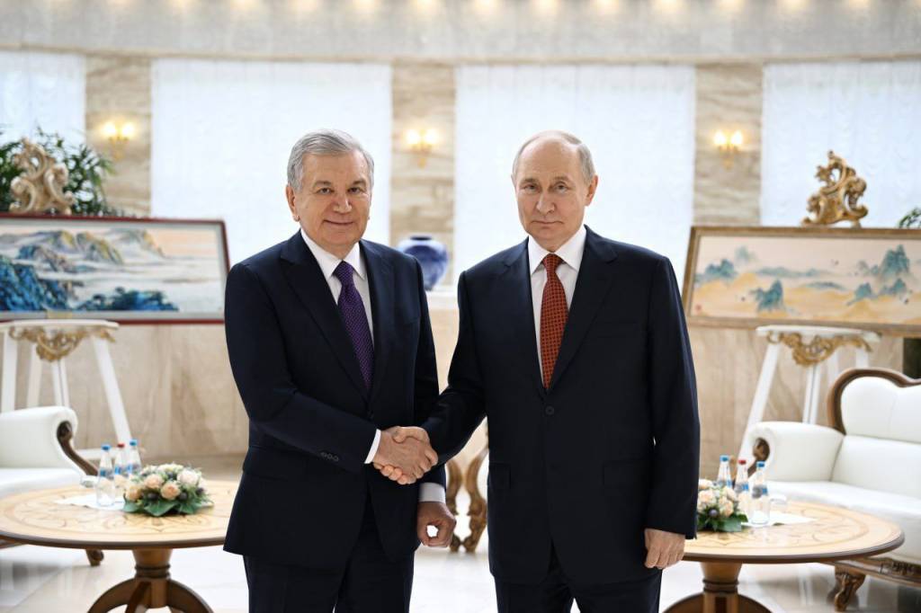 Presidents of Uzbekistan and Russia Discuss Bilateral Cooperation on Sidelines of EAEU Summit